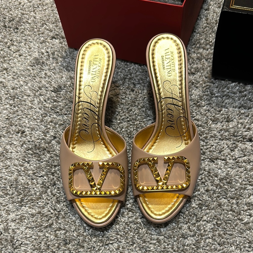 Valentino Garavani Alcove size 37.5